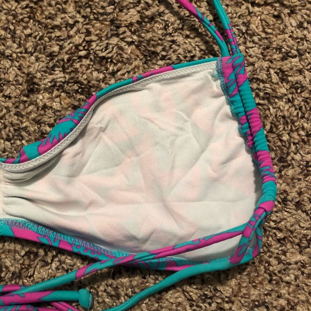 🌞🌸🏝 Victoria’s Secret Tropical Print Bikini Top - Picture 5 of 9
